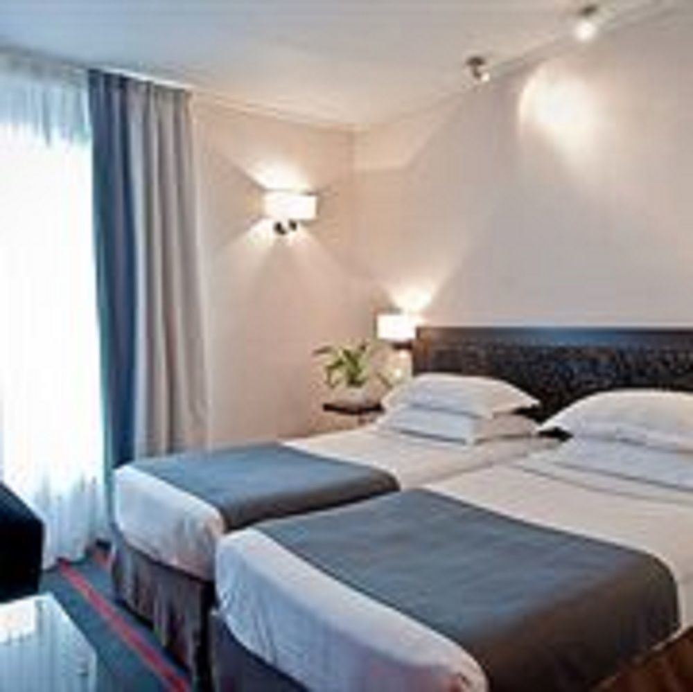 ดัวซี เอตวล โฮเทล Hotel ปารีส ภายนอก รูปภาพ